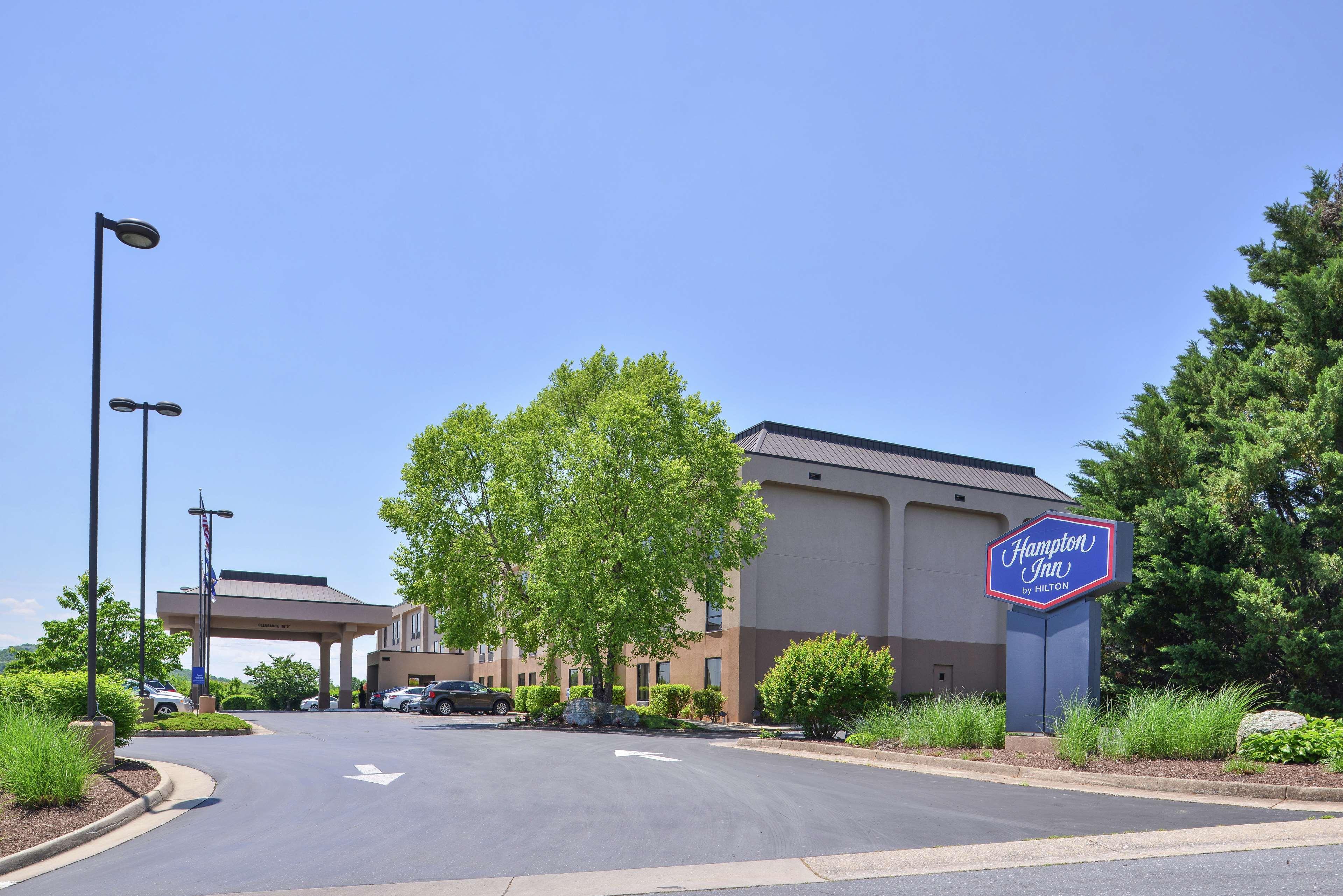 Hampton Inn Staunton Exterior foto